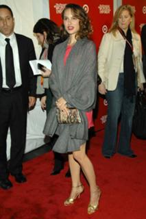 Natalie Portman feet photo thumbnail
