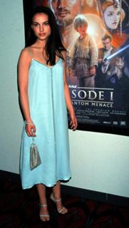 Natalie Portman feet photo thumbnail