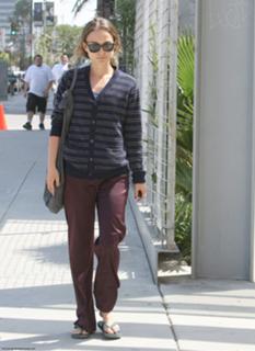 Natalie Portman feet photo thumbnail