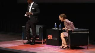 Natalie Portman feet photo thumbnail