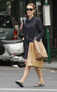 Natalie Portman feet photo thumbnail
