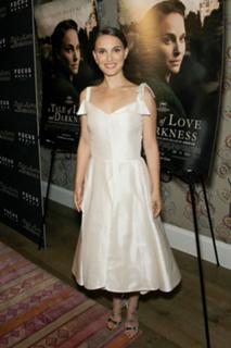 Natalie Portman feet photo thumbnail