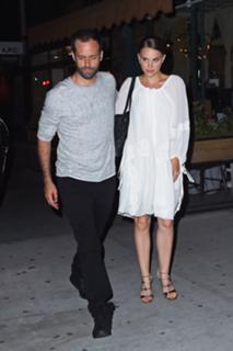 Natalie Portman feet photo thumbnail