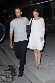 Natalie Portman feet photo thumbnail