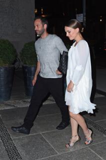 Natalie Portman feet photo thumbnail