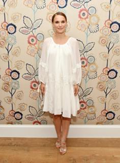 Natalie Portman feet photo thumbnail