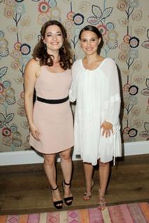 Natalie Portman feet photo thumbnail