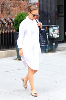 Natalie Portman feet photo thumbnail