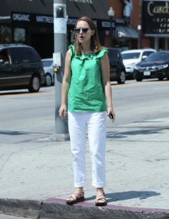 Natalie Portman feet photo thumbnail