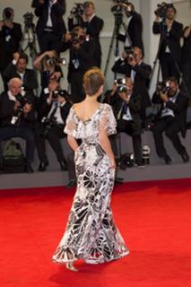 Natalie Portman feet photo thumbnail