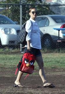 Natalie Portman feet photo thumbnail