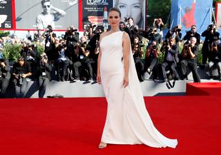 Natalie Portman feet photo thumbnail