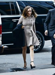 Natalie Portman feet photo thumbnail