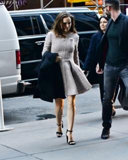 Natalie Portman feet photo thumbnail