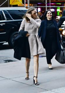 Natalie Portman feet photo thumbnail