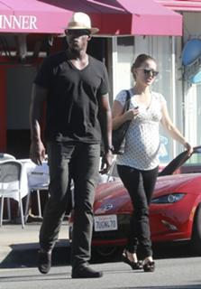 Natalie Portman feet photo thumbnail