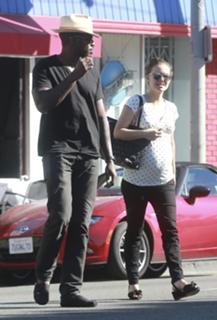 Natalie Portman feet photo thumbnail