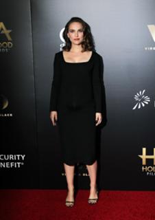 Natalie Portman feet photo thumbnail