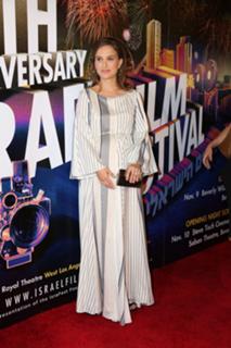 Natalie Portman feet photo thumbnail