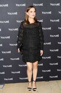 Natalie Portman feet photo thumbnail