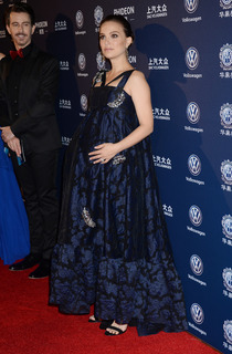 Natalie Portman feet photo thumbnail