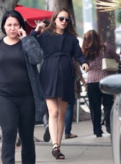 Natalie Portman feet photo thumbnail