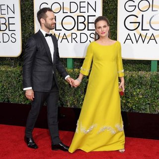 Natalie Portman feet photo thumbnail