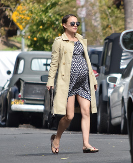 Natalie Portman feet photo thumbnail