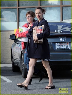 Natalie Portman feet photo thumbnail