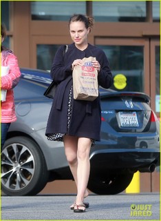 Natalie Portman feet photo thumbnail