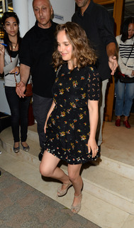 Natalie Portman feet photo thumbnail