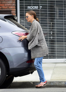 Natalie Portman feet photo thumbnail