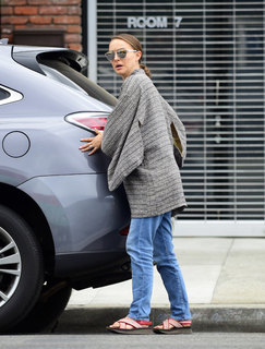 Natalie Portman feet photo thumbnail