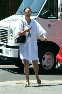 Natalie Portman feet photo thumbnail