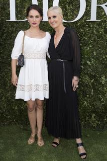 Natalie Portman feet photo thumbnail