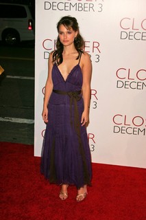 Natalie Portman feet photo thumbnail