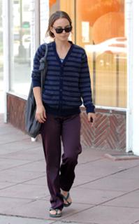 Natalie Portman feet photo thumbnail