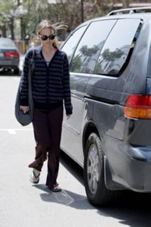 Natalie Portman feet photo thumbnail