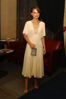 Natalie Portman feet photo thumbnail