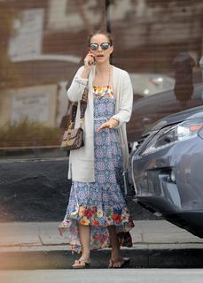 Natalie Portman feet photo thumbnail