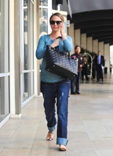 Natalie Portman feet photo thumbnail