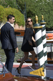 Natalie Portman feet photo thumbnail