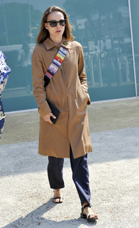 Natalie Portman feet photo thumbnail