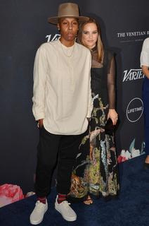 Natalie Portman feet photo thumbnail