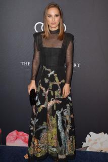 Natalie Portman feet photo thumbnail