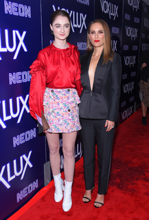 Natalie Portman feet photo thumbnail