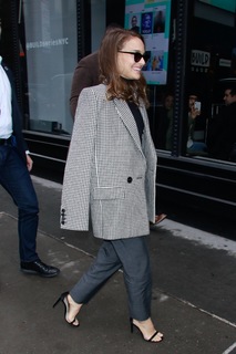 Natalie Portman feet photo thumbnail