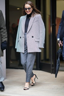 Natalie Portman feet photo thumbnail