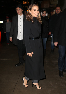 Natalie Portman feet photo thumbnail