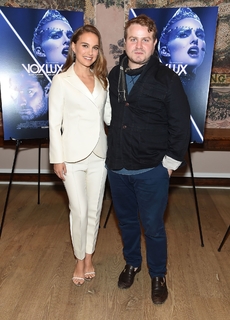 Natalie Portman feet photo thumbnail